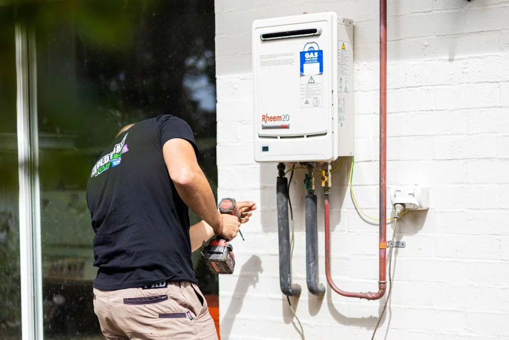 Elektrikli və qazlı su qızdırıcı sistemləri: hansı daha uyğundur?